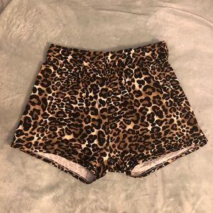 🎈 2/$12 🔥HOT KISS🔥 Soft Leopard Stretchy Shorts